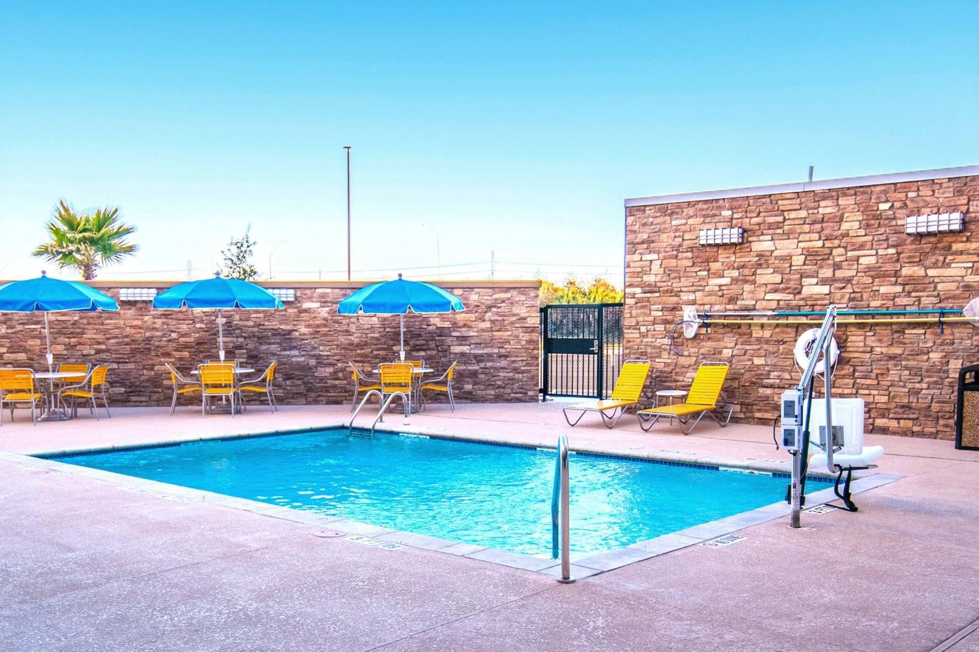 Fairfield Inn & Suites By Marriott San Antonio Brooks City Base Exterior photo